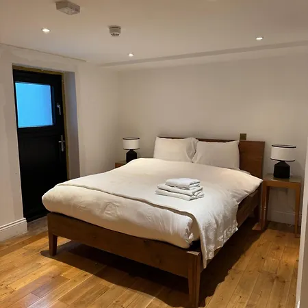 Gilberts Townhouse 3*