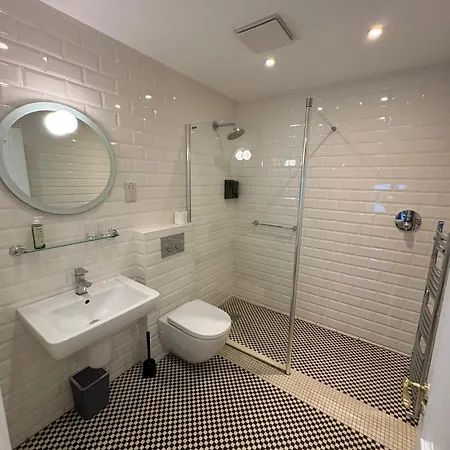 Gilberts Townhouse 3*