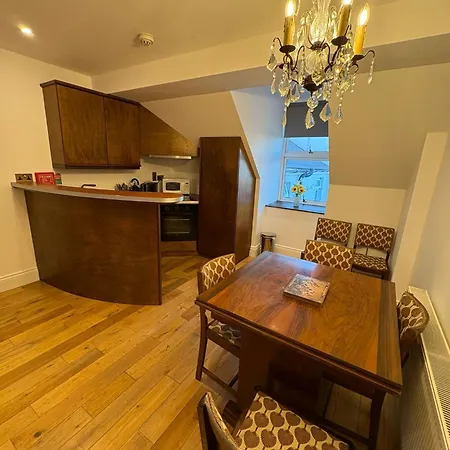 Gilberts Townhouse 3*