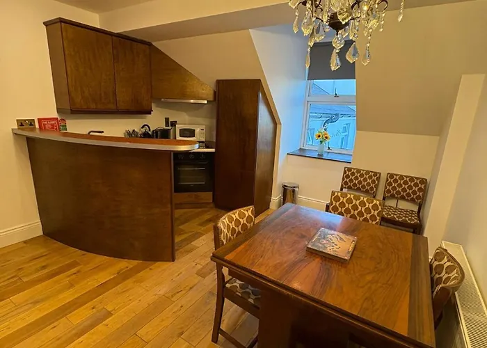 Gilberts Townhouse 3*